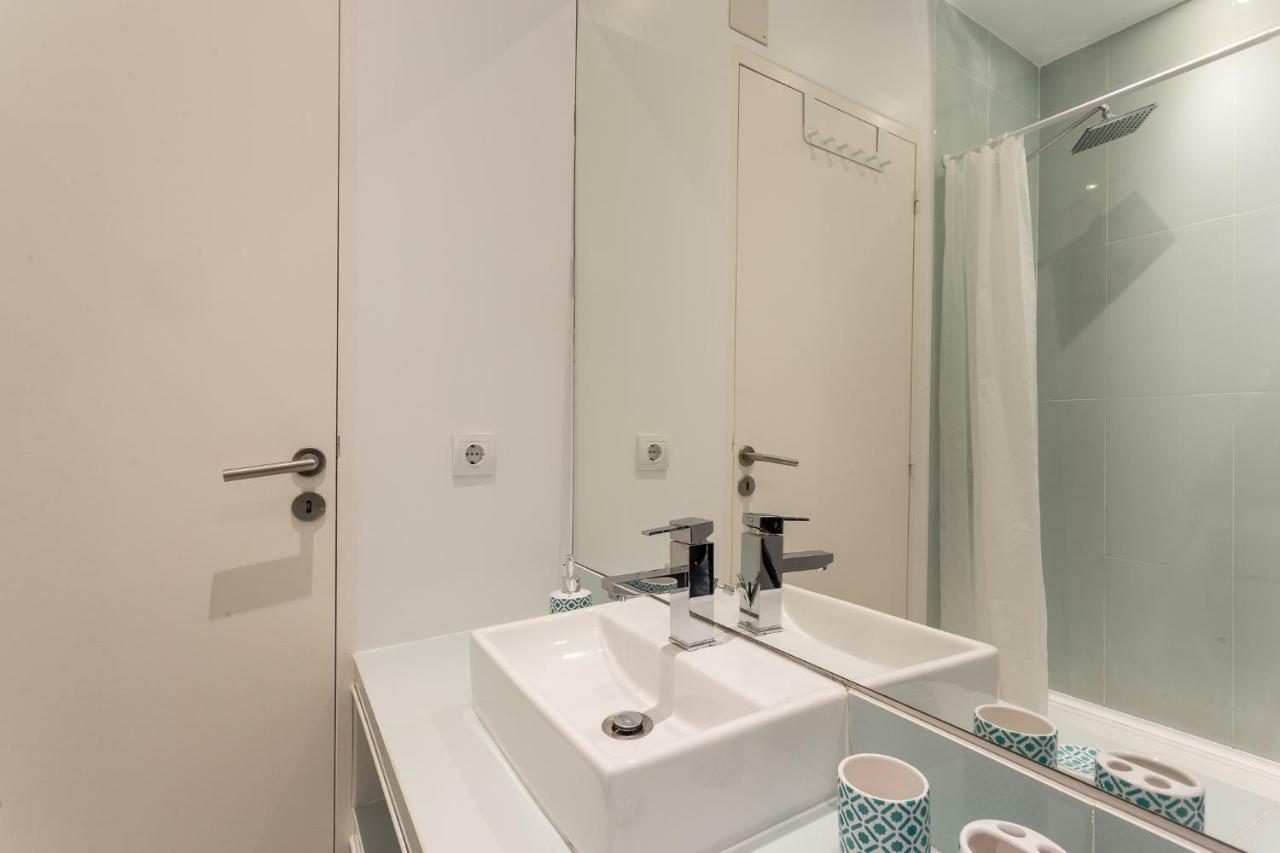 Three Bedroom Apartment In Historical Centre -Bairro Alto Lisboa Extérieur photo