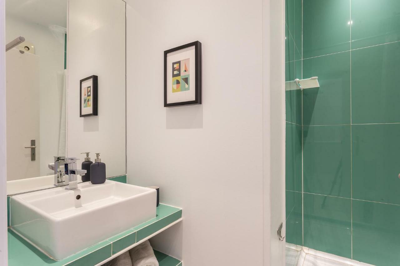 Three Bedroom Apartment In Historical Centre -Bairro Alto Lisboa Extérieur photo